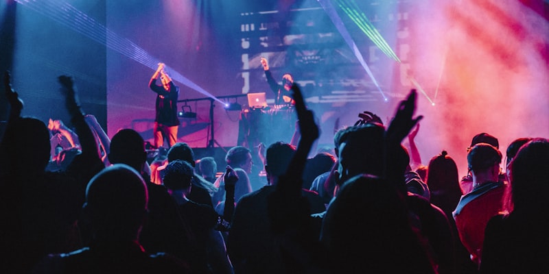 xc sports铁粉聚集地社区，球迷们在线热烈讨论比赛场景